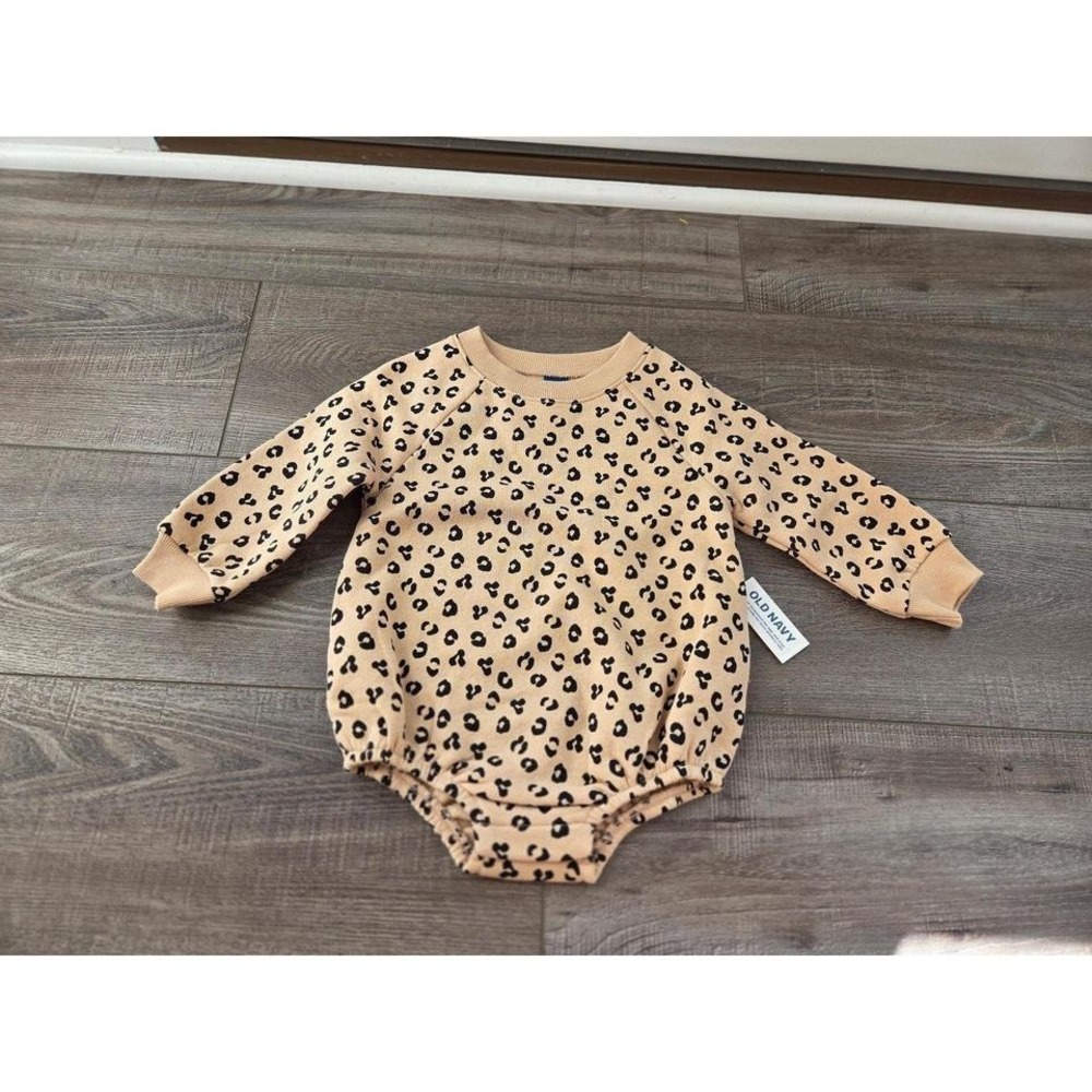 Old navy baby girl romper 12-18 mos
